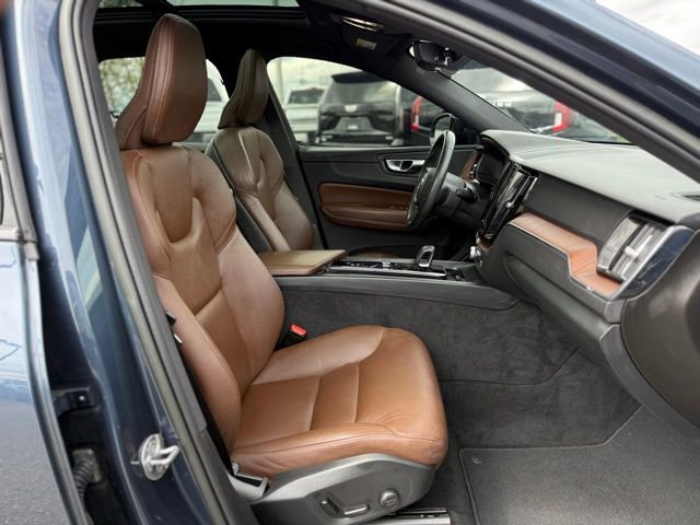 Used 2023 Volvo XC60 B5 Plus AWD/4WD image 21