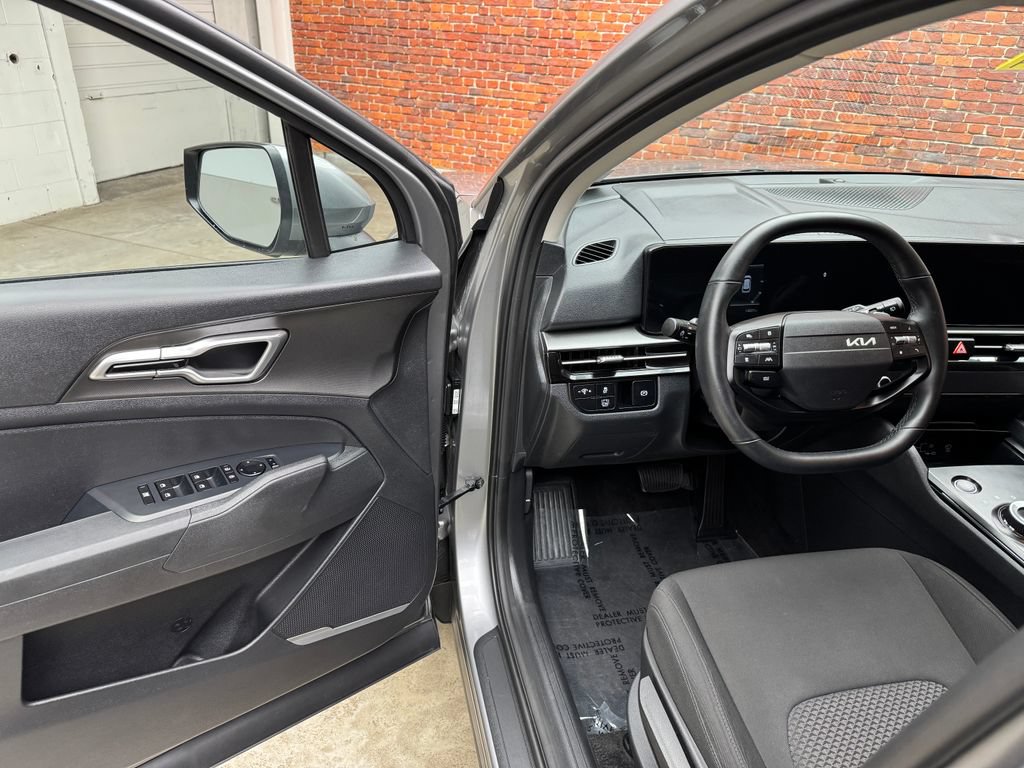 Used 2026 Kia Sportage LX FWD image 8