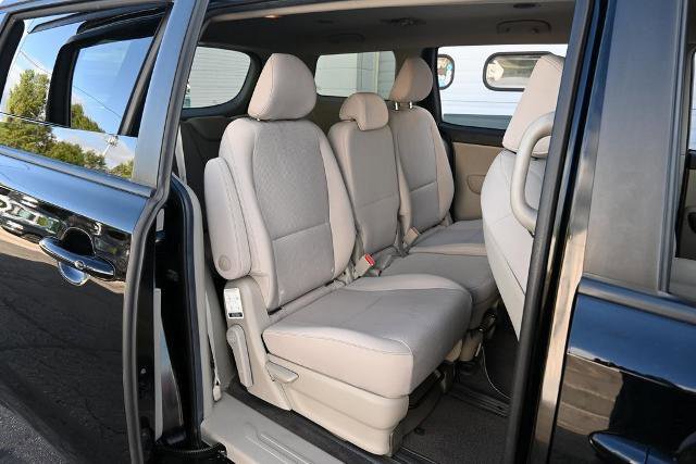 Used 2021 Kia Sedona LX image 24
