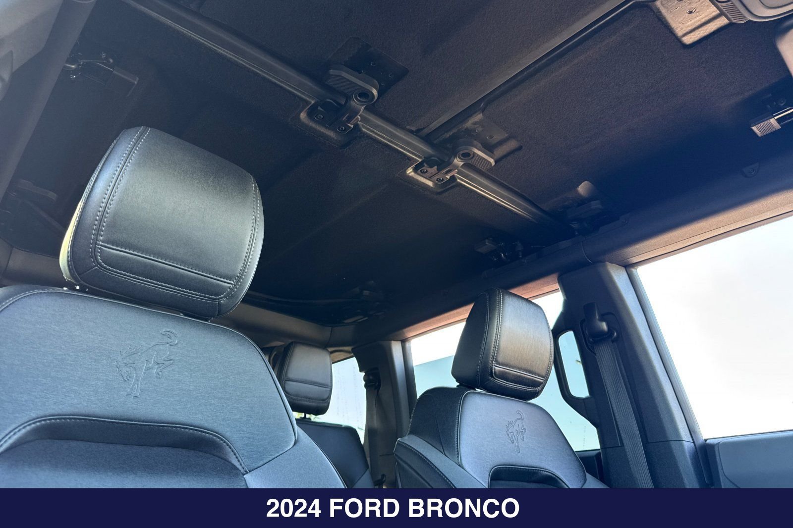 Certified 2024 Ford Bronco Black Diamond AWD/4WD image 19