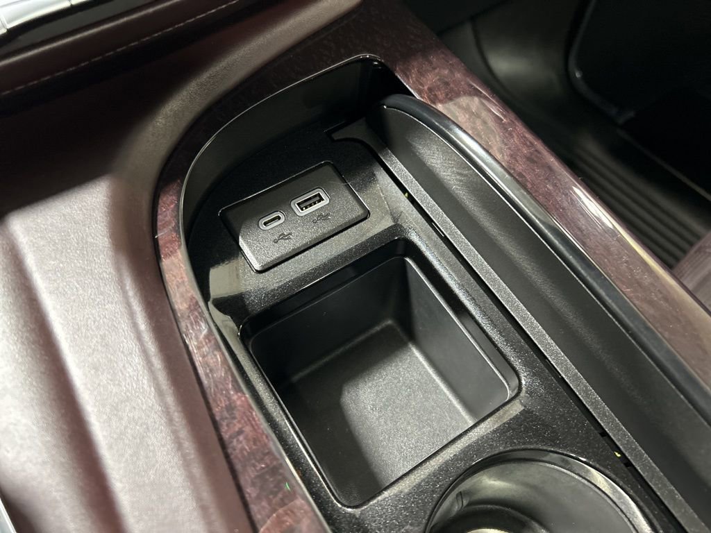 Used 2021 Cadillac Escalade Sport Platinum w/ LPO, ONYX Package image 24