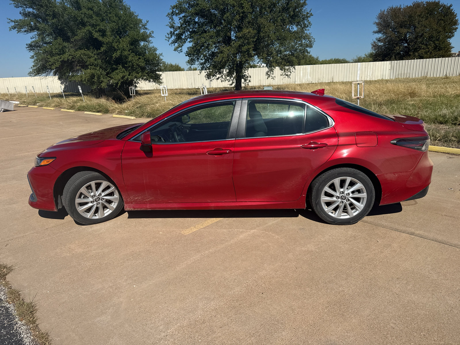 Used 2023 Toyota Camry LE FWD image 3