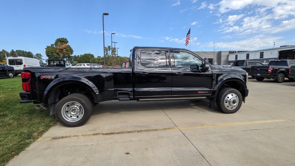 Certified 2025 Ford F450 Platinum w/ FX4 Off-Road Package AWD/4WD image 2