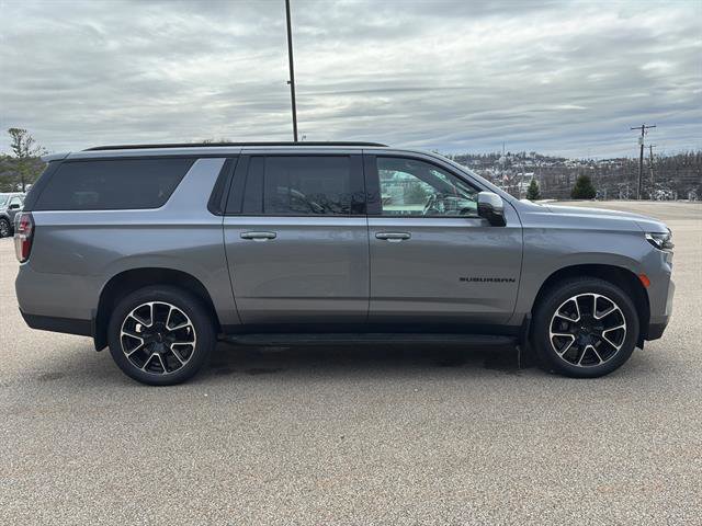 Used 2022 Chevrolet Suburban RST w/ Luxury Package image 6