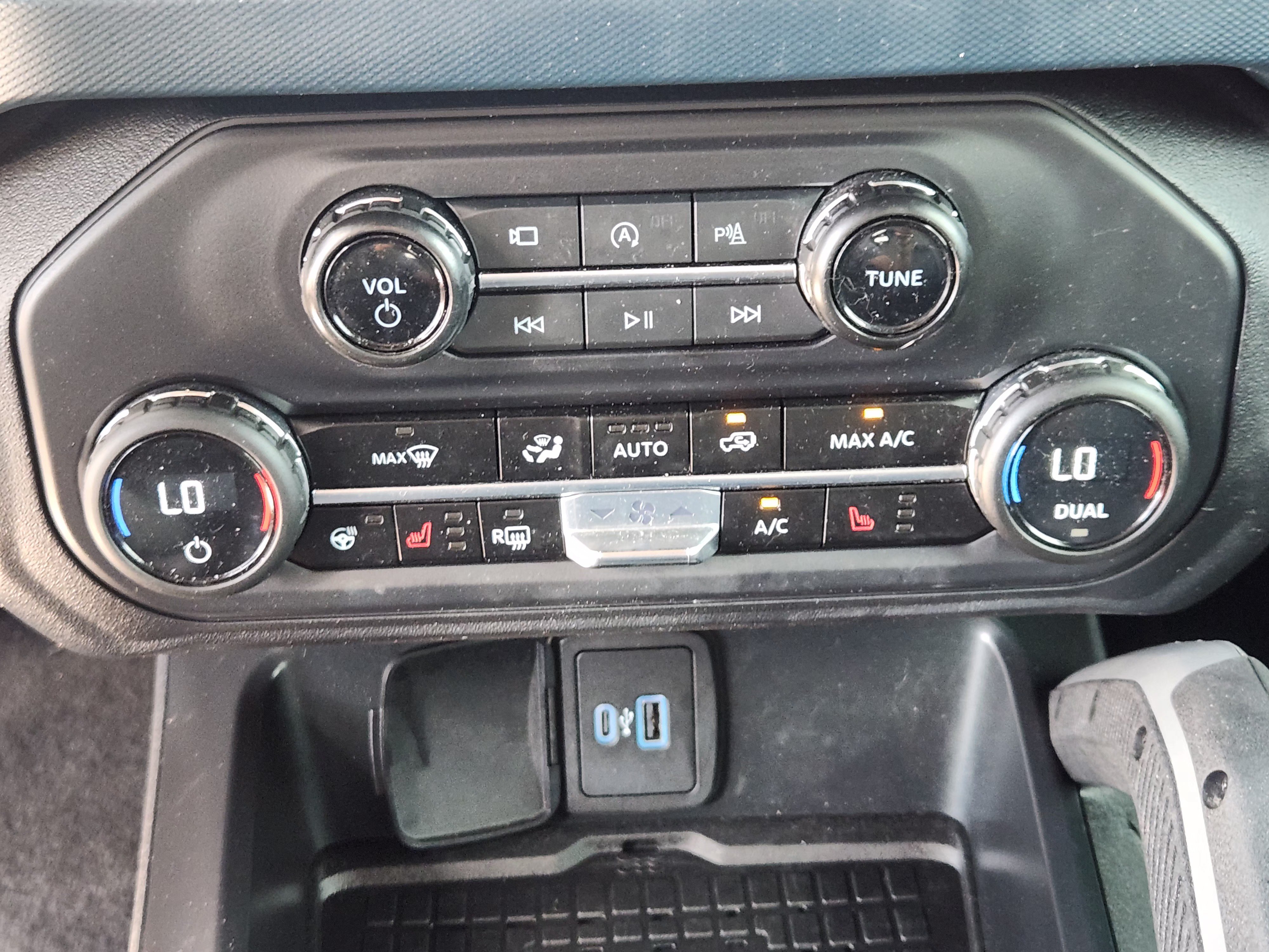 Certified 2024 Ford Bronco Outer Banks AWD/4WD image 19