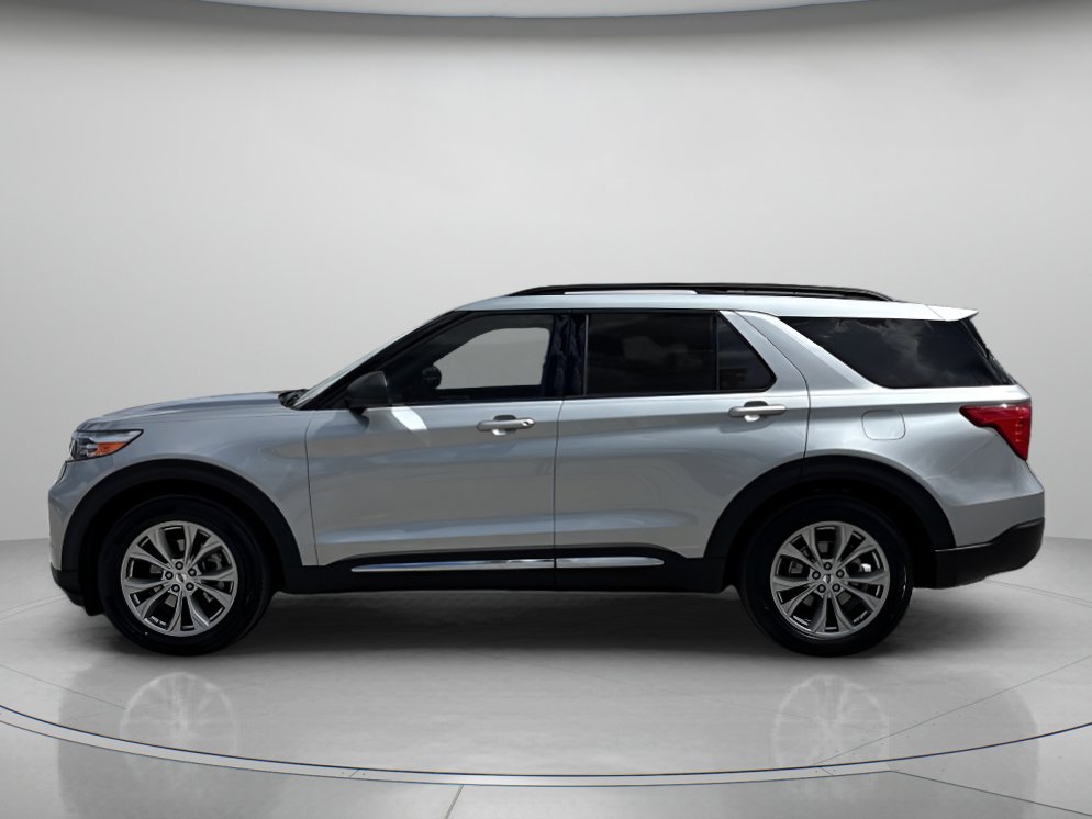 Certified 2023 Ford Explorer XLT w/ Equipment Group 202A image 5