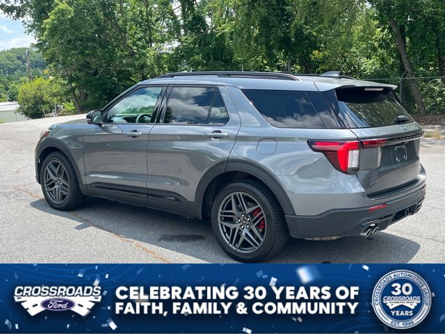 Certified 2025 Ford Explorer ST AWD/4WD image 4