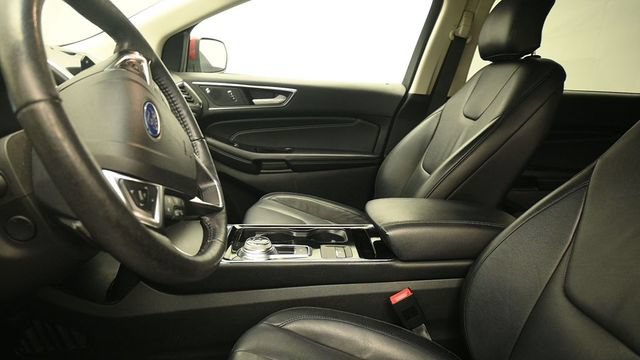 Certified 2019 Ford Edge Titanium w/ Cold Weather Package AWD/4WD image 25