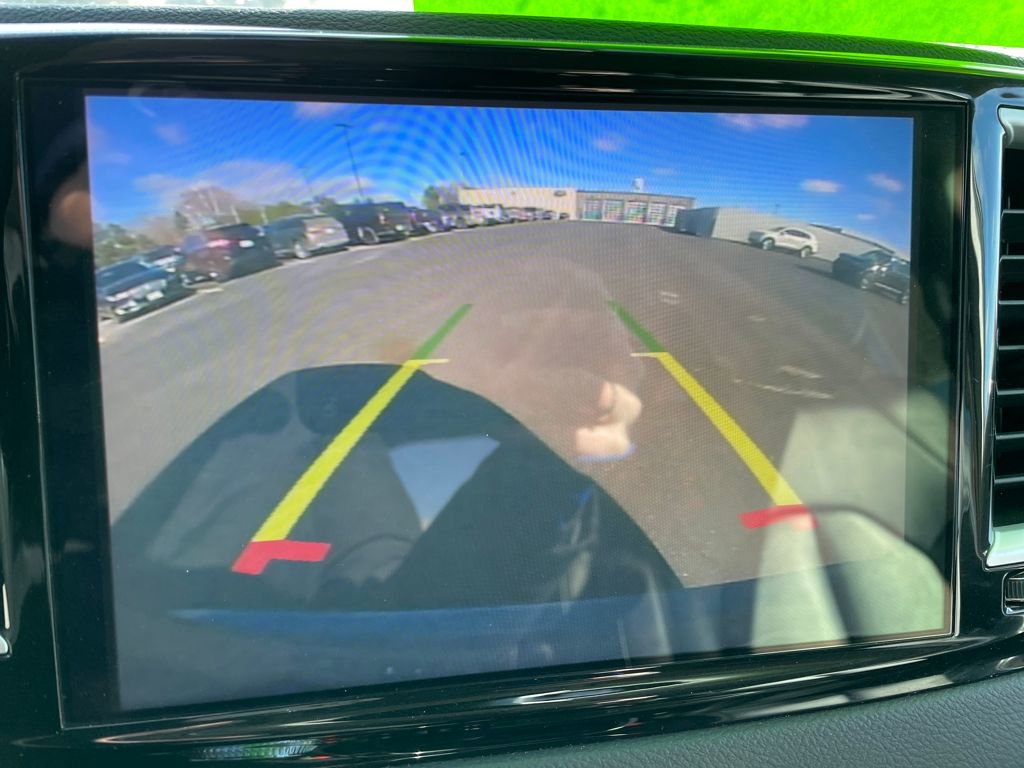 Used 2023 Chrysler Pacifica Touring-L image 16