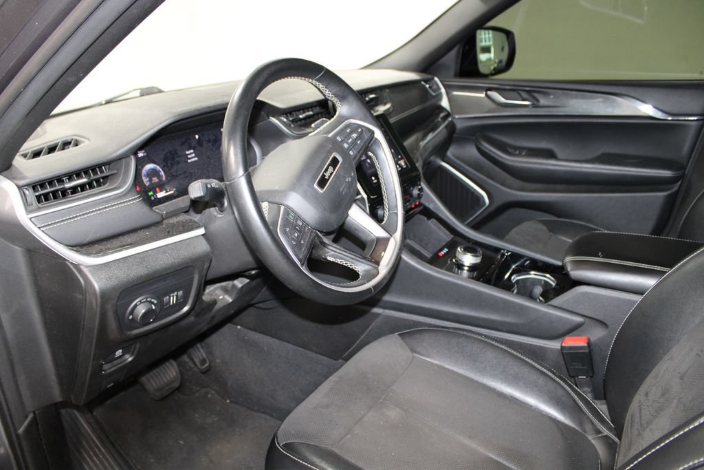 Used 2022 Jeep Grand Cherokee Altitude RWD image 17