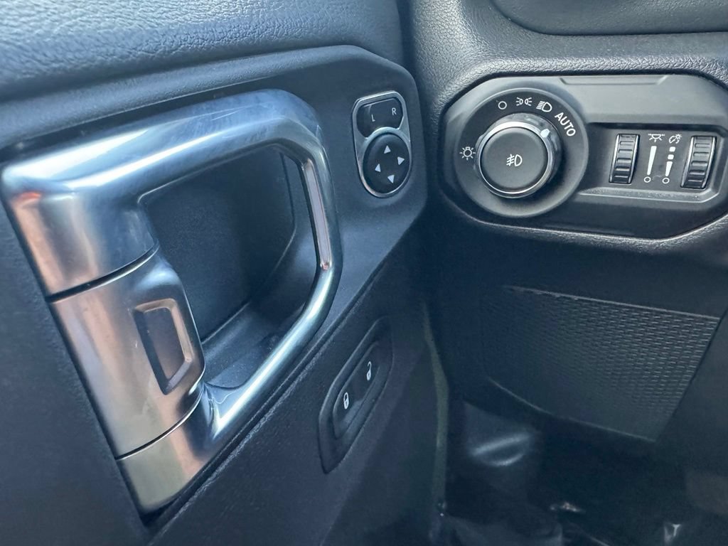 Used 2021 Jeep Wrangler Unlimited Sahara AWD/4WD image 34