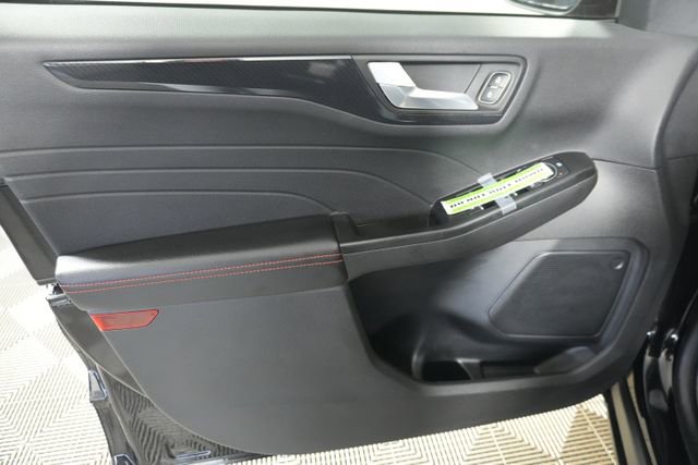 Certified 2025 Ford Escape ST-Line AWD/4WD image 28