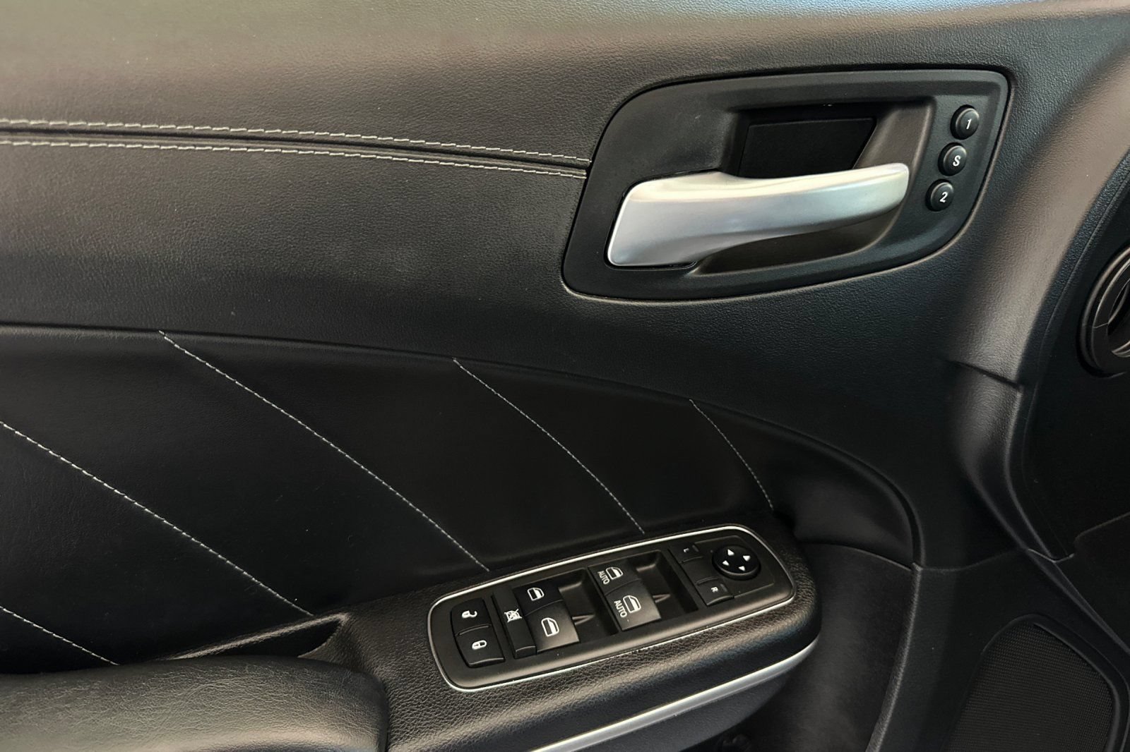 Used 2019 Dodge Charger GT w/ Plus Group RWD image 10