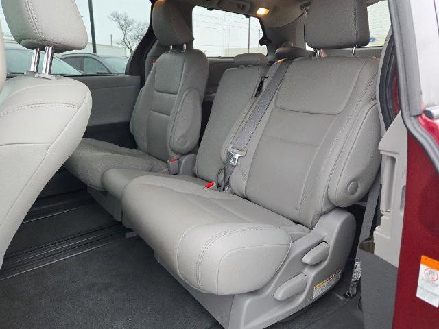 Used 2020 Toyota Sienna XLE image 17