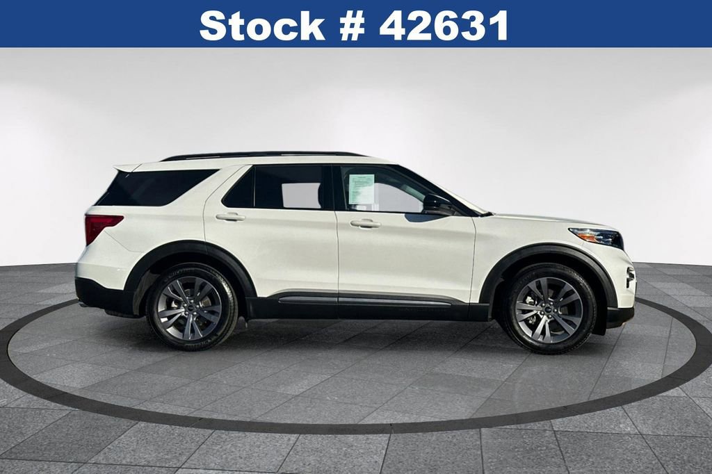 Certified 2023 Ford Explorer XLT w/ Equipment Group 202A image 3