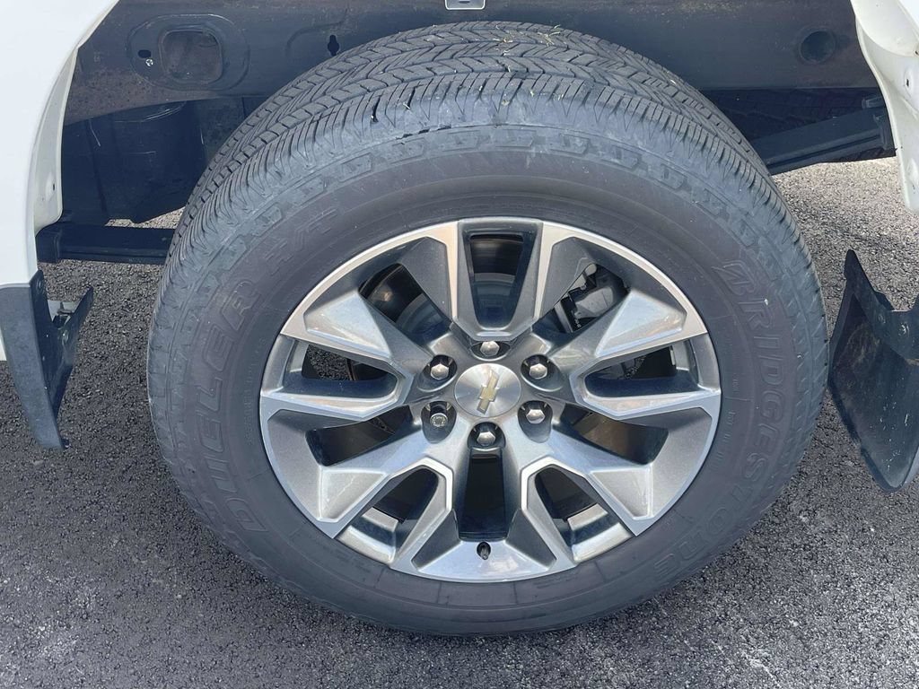 Used 2022 Chevrolet Silverado 1500 LT AWD/4WD image 9