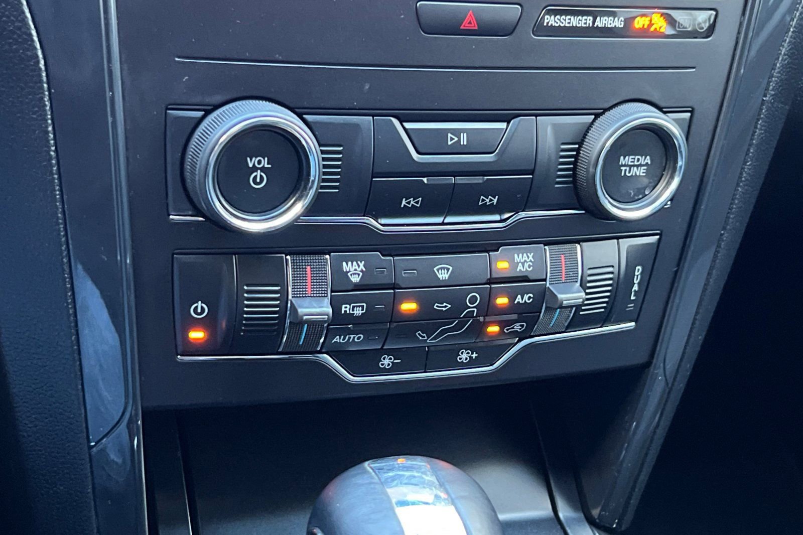 Certified 2019 Ford Explorer XLT w/ Equipment Group 201A image 22