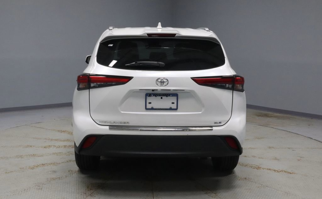 Used 2023 Toyota Highlander XLE FWD image 9