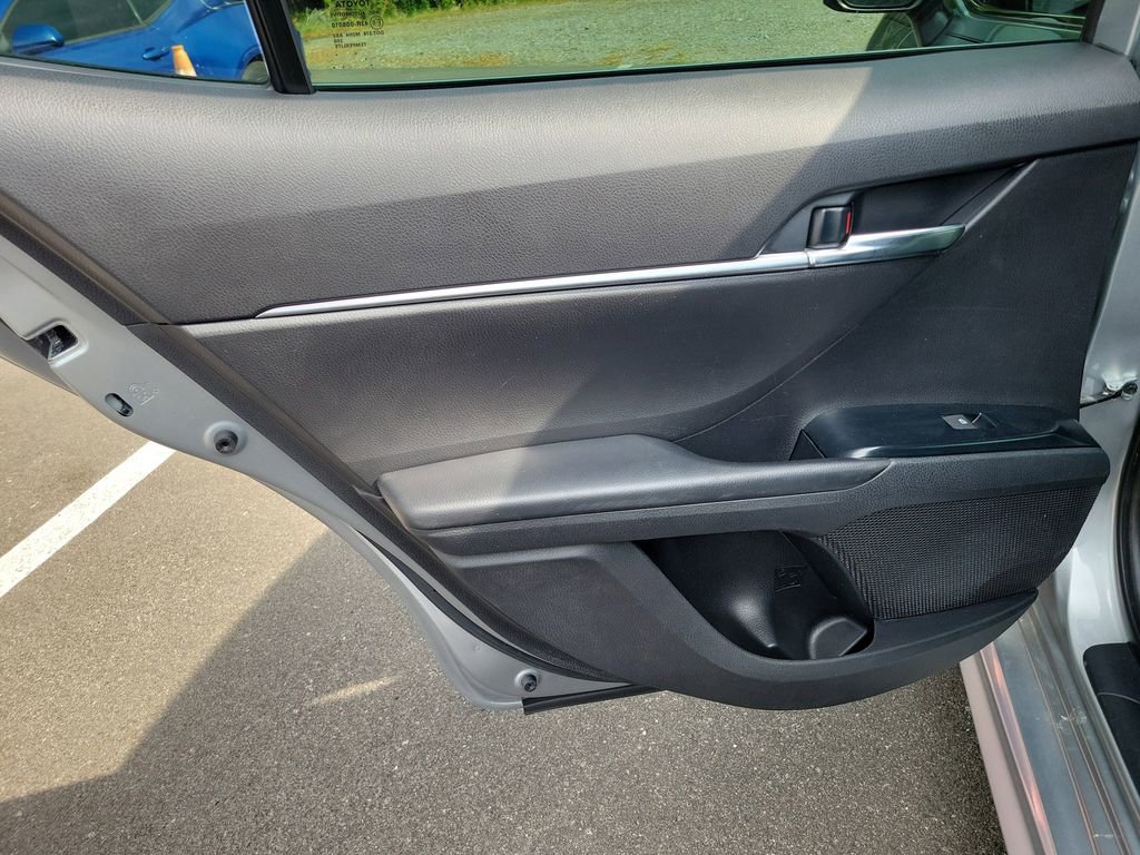Used 2020 Toyota Camry SE FWD image 13