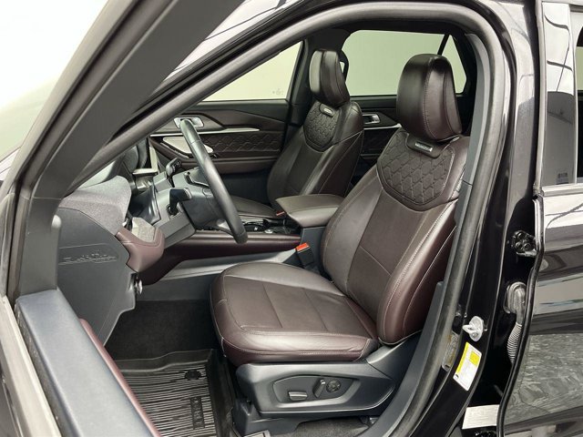 Certified 2025 Ford Explorer Platinum w/ Ultimate Package AWD/4WD image 10