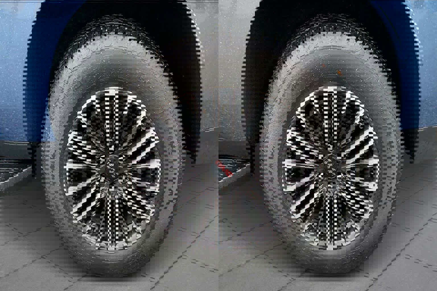 Used 2025 GMC Yukon XL Elevation image 10