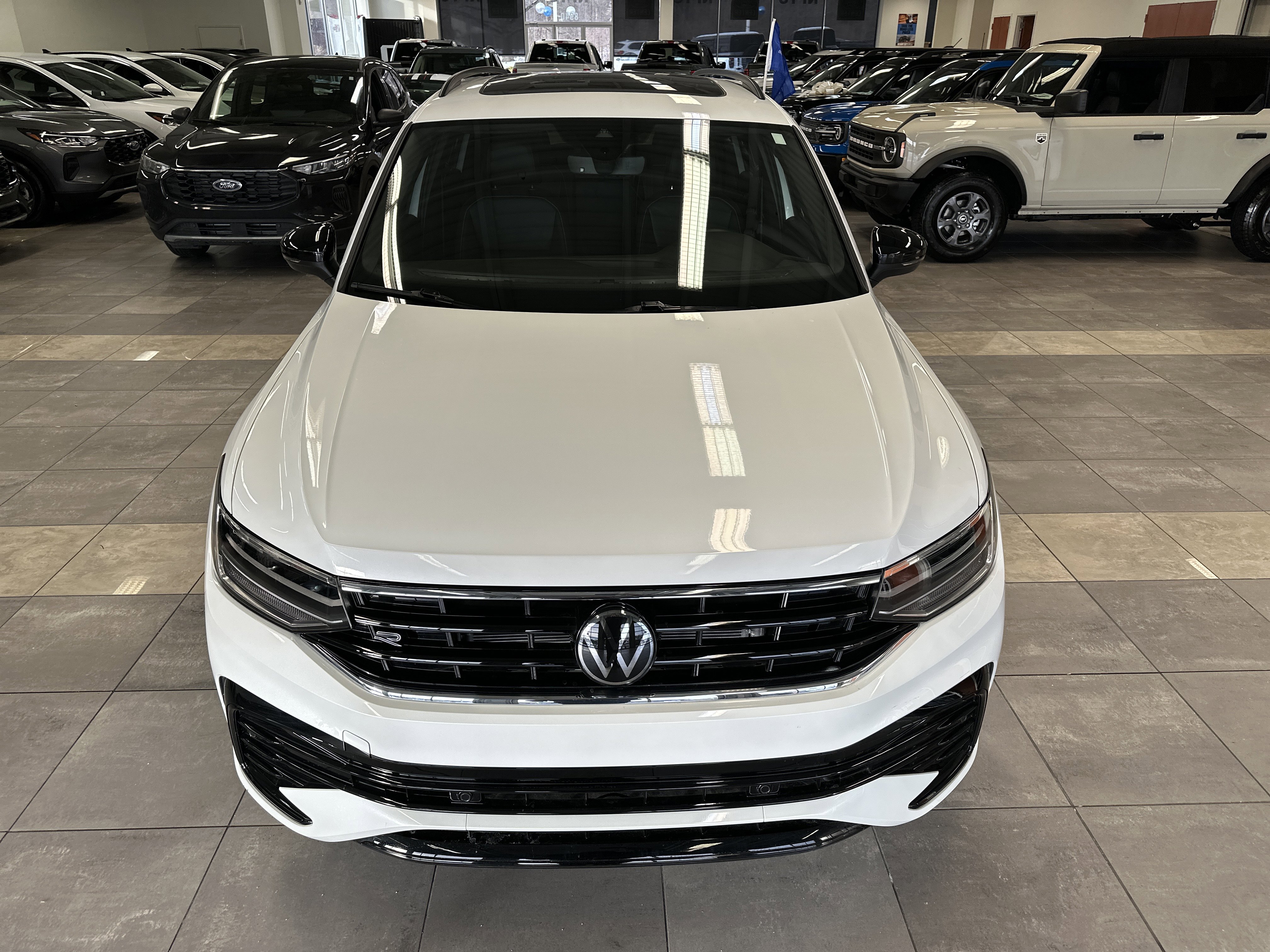 Used 2024 Volkswagen Tiguan SE R-Line image 20