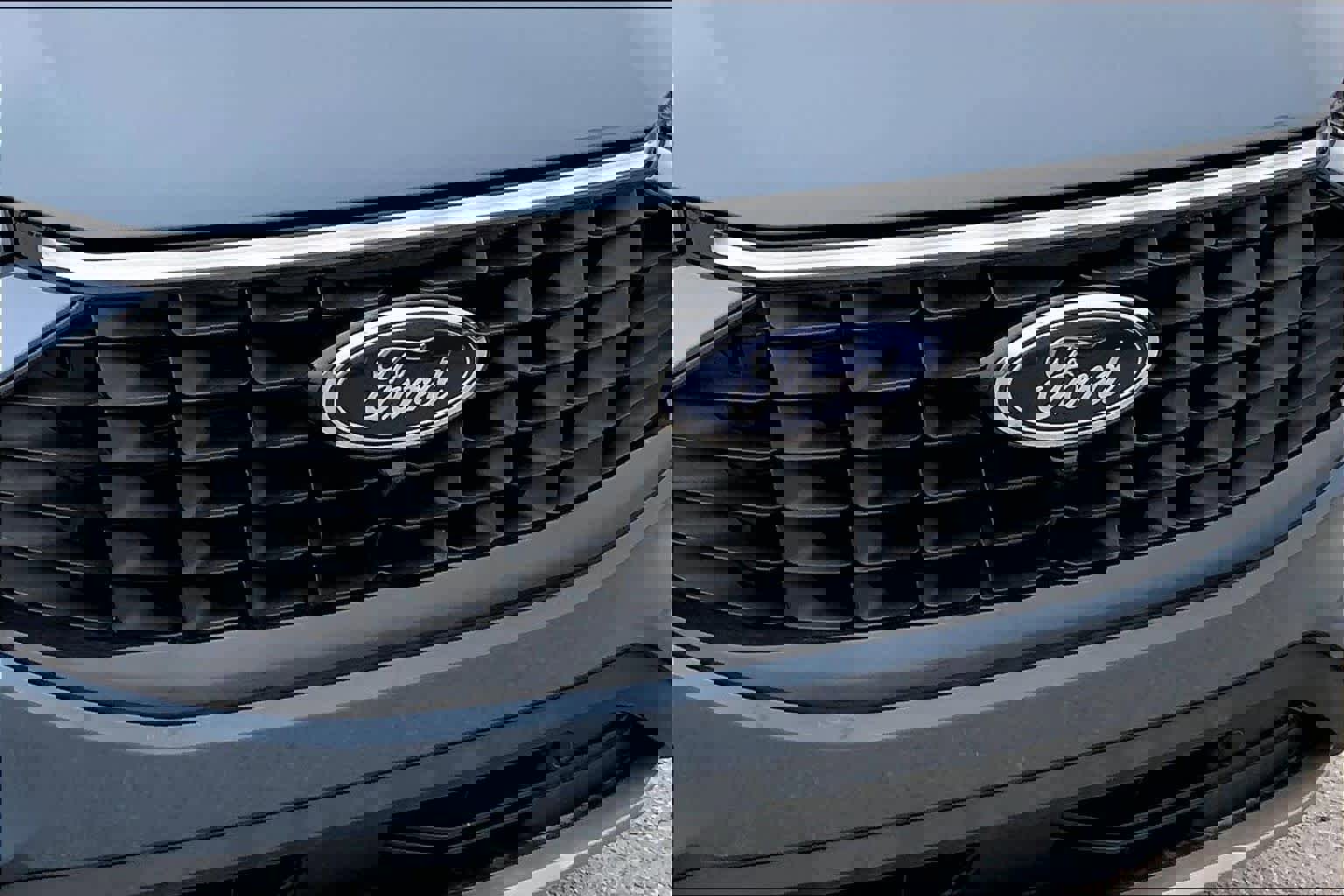 Certified 2025 Ford Escape SE w/ PHEV Premium Package image 29