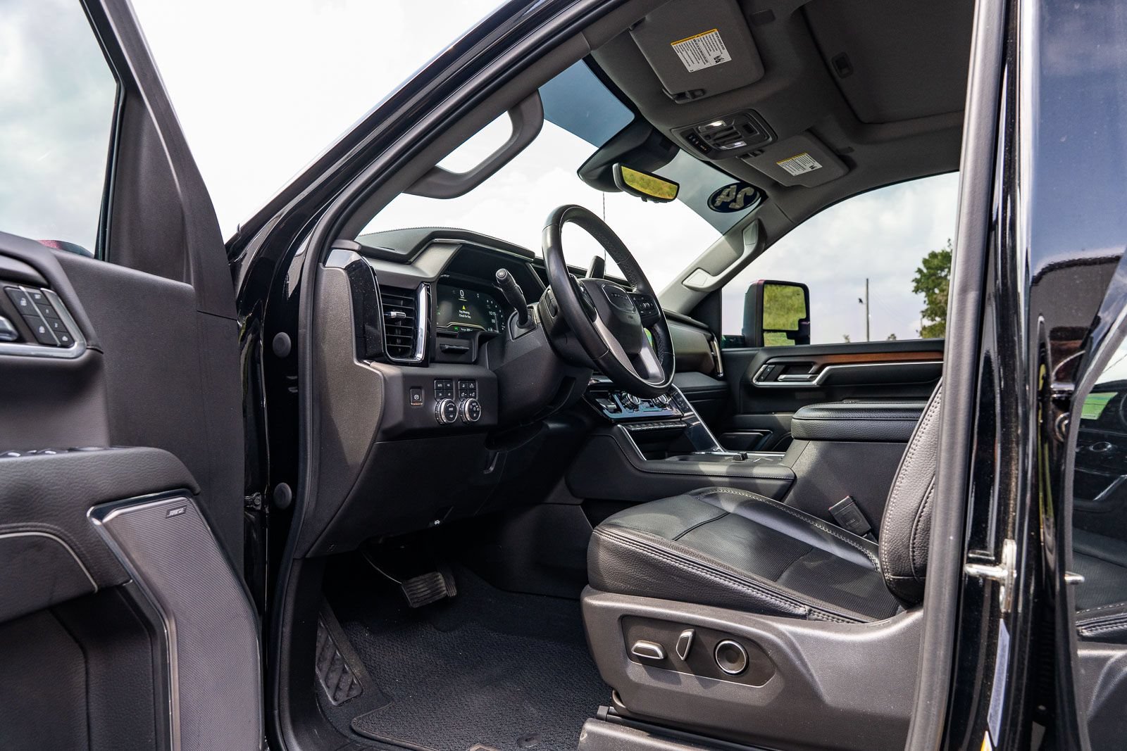 Used 2024 GMC Sierra 2500 Denali w/ Denali Reserve Package AWD/4WD image 17