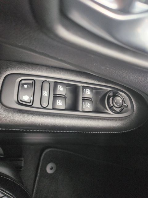 Used 2019 Jeep Compass Latitude FWD image 29