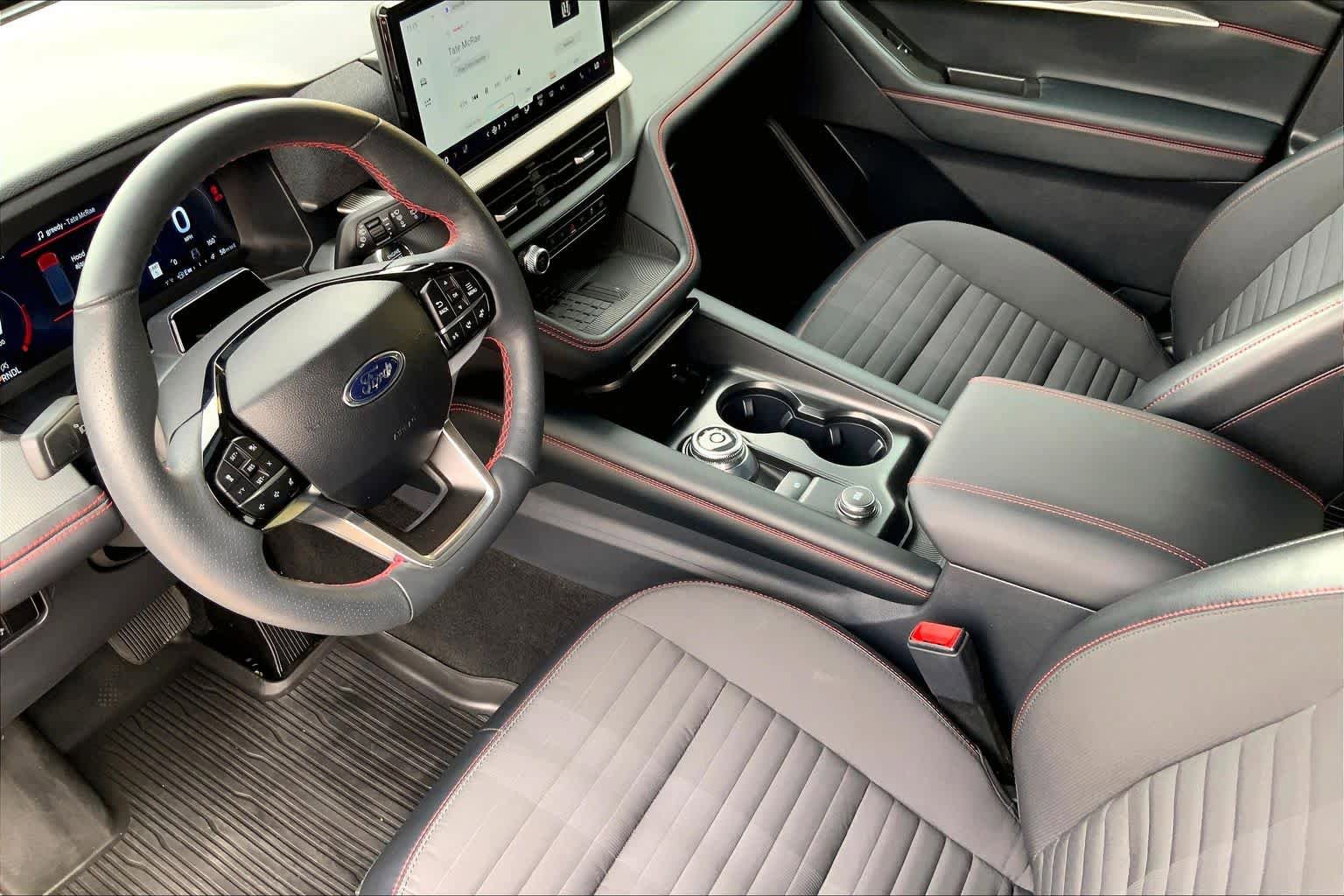 Certified 2025 Ford Explorer ST-Line w/ Premium Package RWD image 18