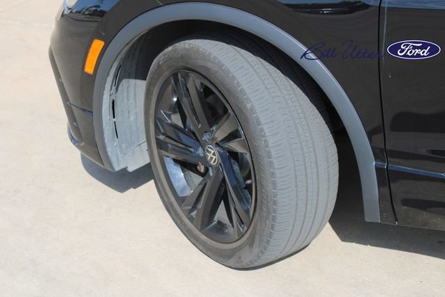 Used 2024 Volkswagen Tiguan SE R-Line FWD image 9