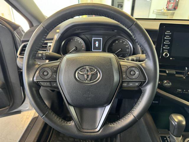 Used 2022 Toyota Camry SE FWD image 12