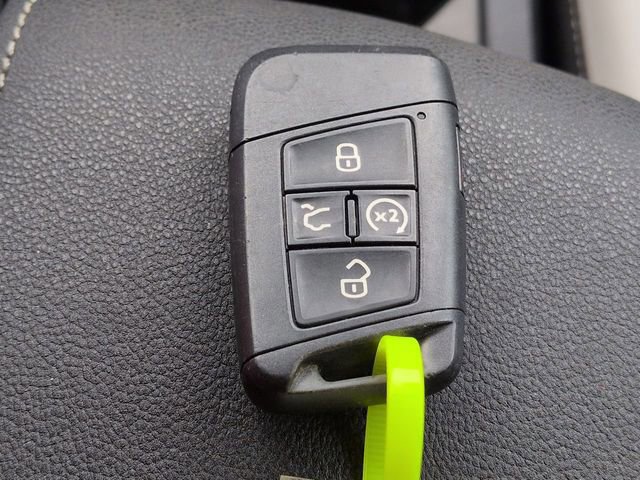 Used 2025 Volkswagen Taos SE FWD image 35