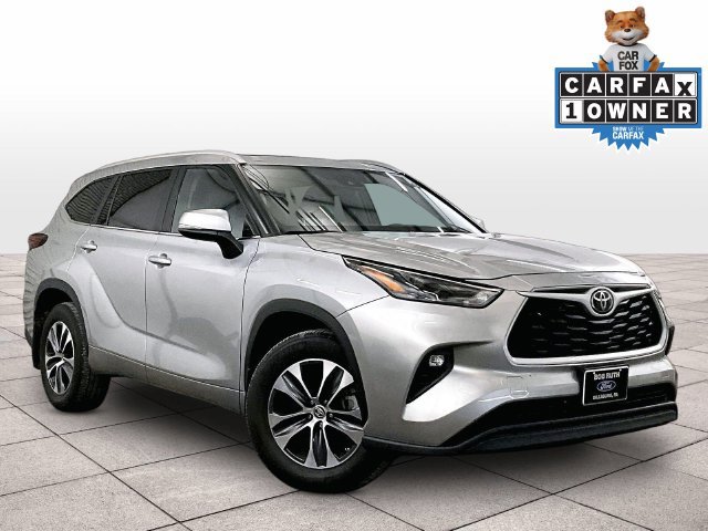 Used 2024 Toyota Highlander XLE AWD/4WD image 2
