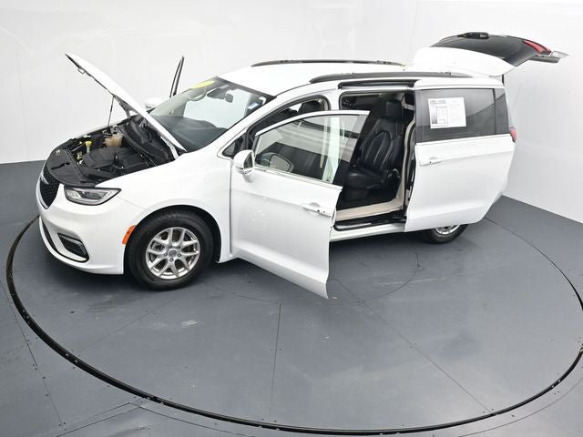 Used 2022 Chrysler Pacifica Touring-L FWD image 39
