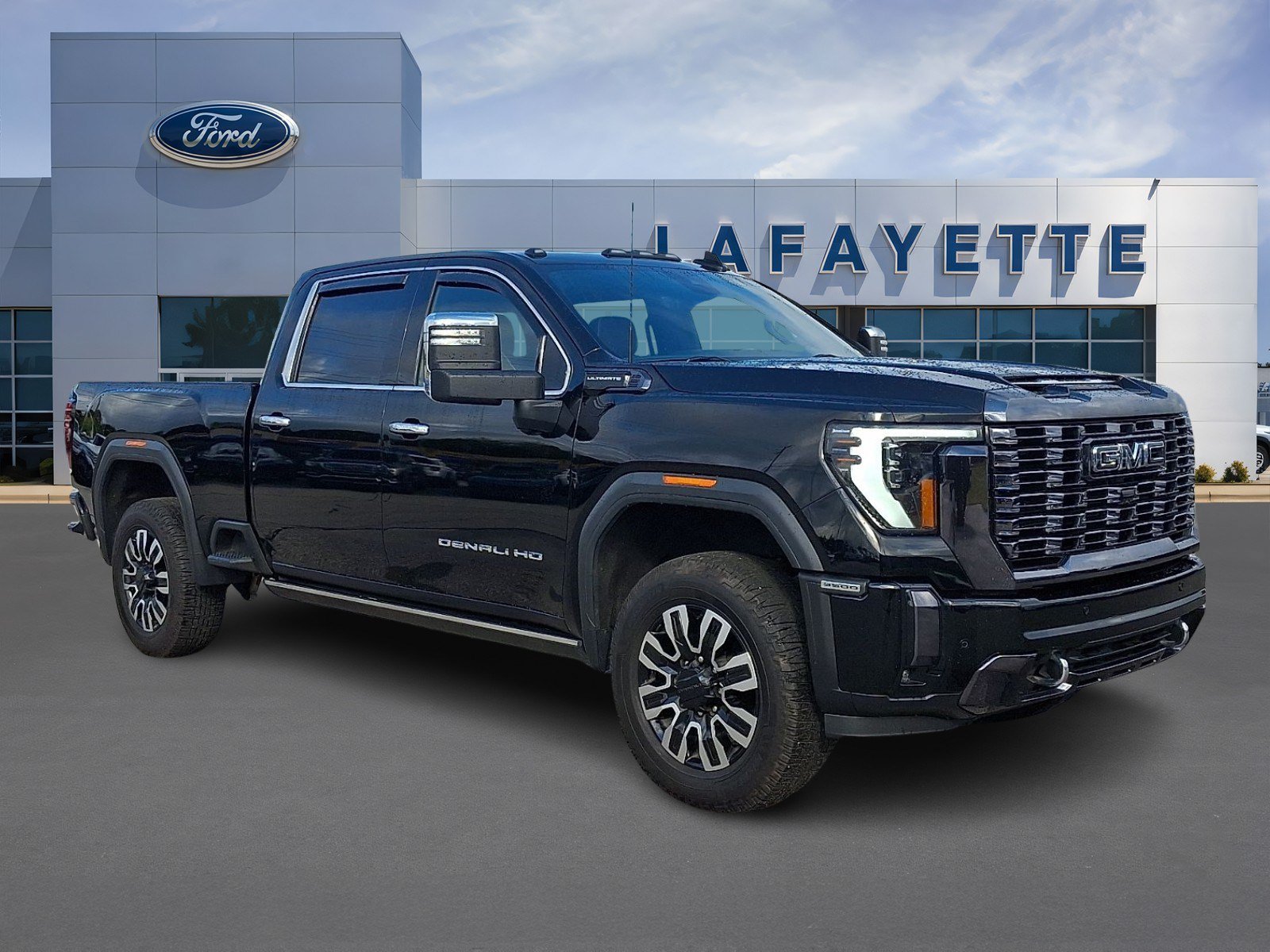 Used 2024 GMC Sierra 3500 Denali Ultimate AWD/4WD image 1