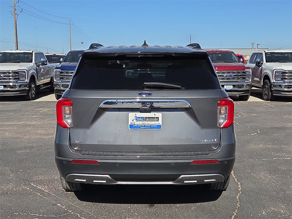 Certified 2023 Ford Explorer XLT w/ Equipment Group 202A image 4