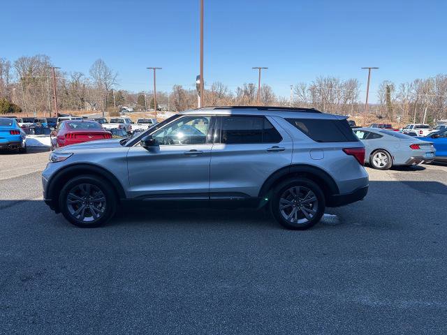 Certified 2022 Ford Explorer XLT w/ Equipment Group 202A image 5