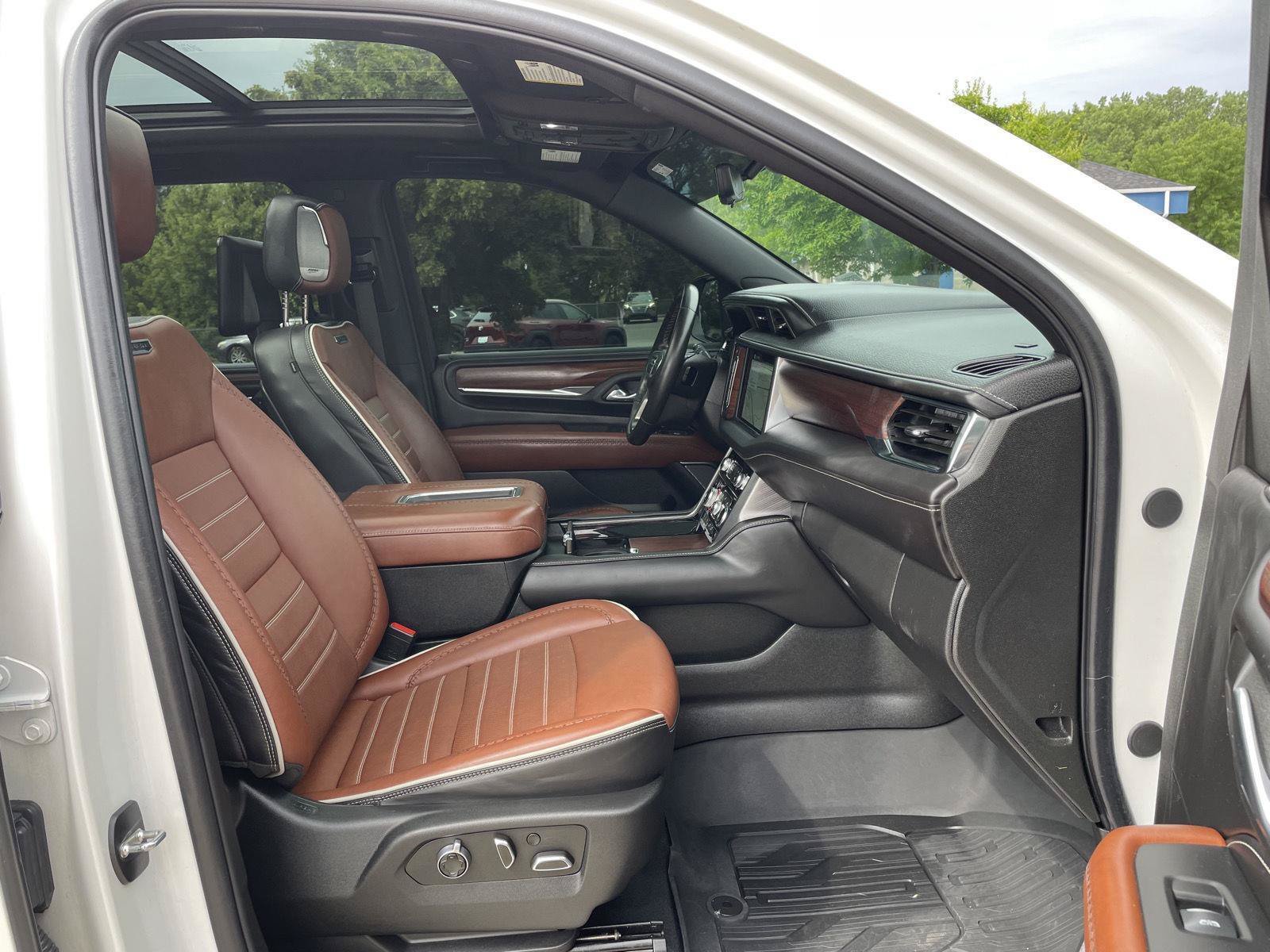 Used 2024 GMC Yukon XL Denali Ultimate AWD/4WD image 19