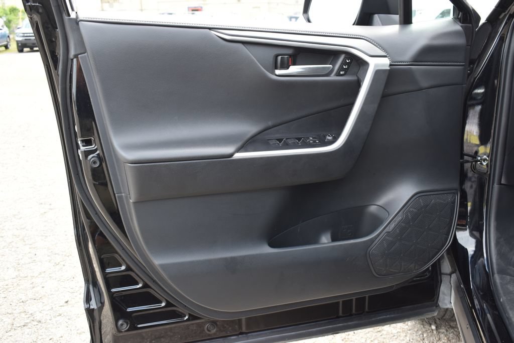 Used 2023 Toyota RAV4 Limited FWD image 9