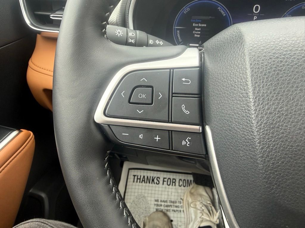 Used 2025 Toyota Highlander Platinum AWD/4WD image 16