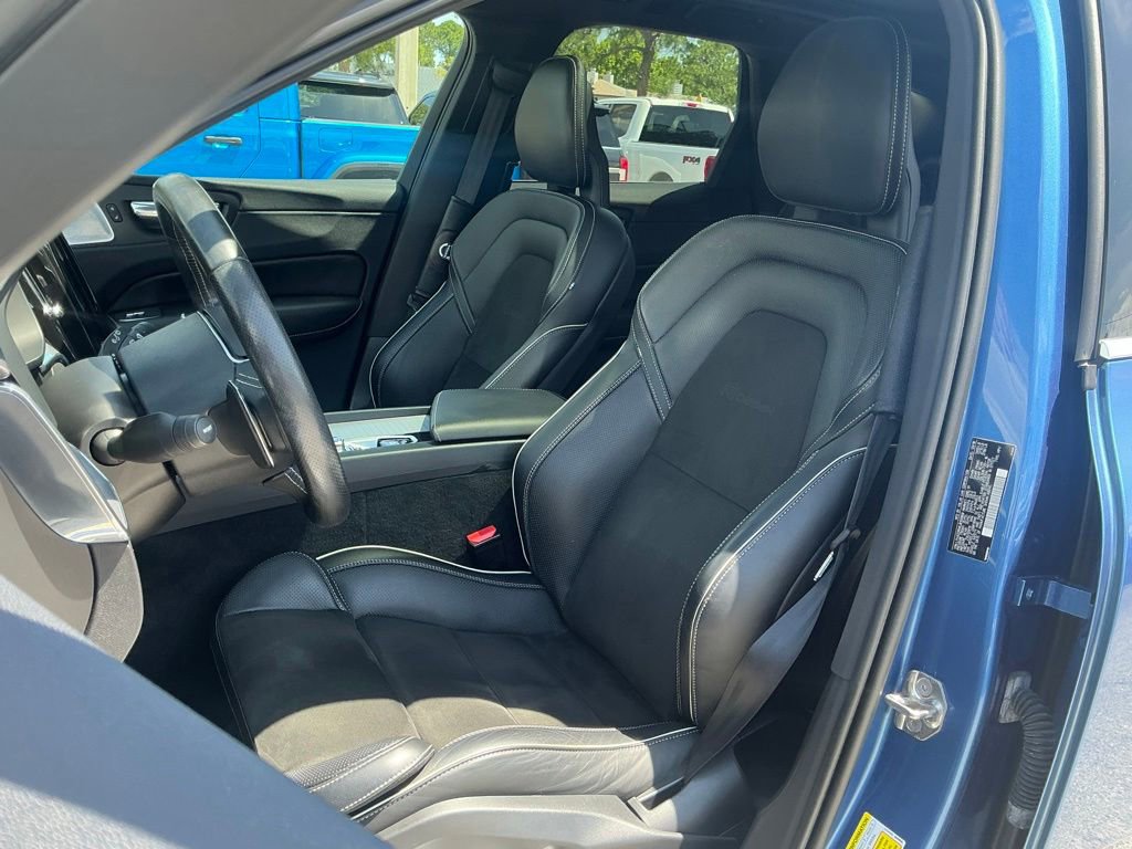 Used 2018 Volvo XC60 T6 R-Design w/ Convenience Package AWD/4WD image 27