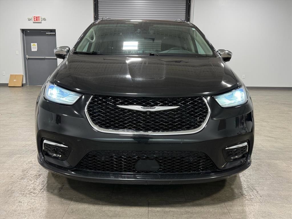 Used 2022 Chrysler Pacifica Limited image 9