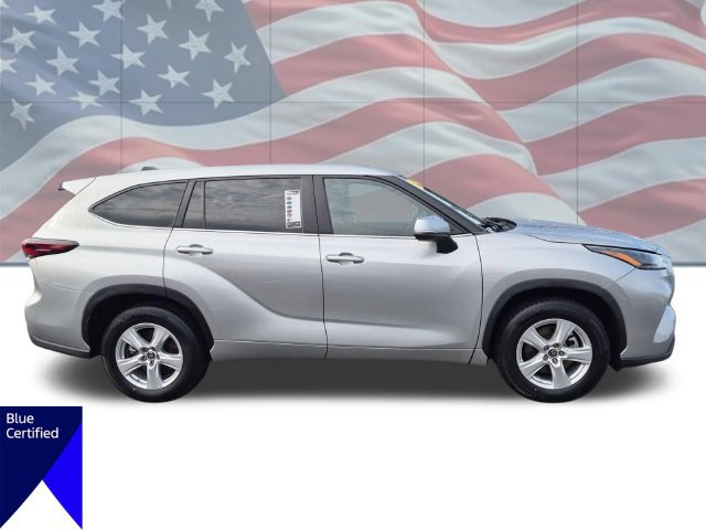 Used 2024 Toyota Highlander LE FWD image 3
