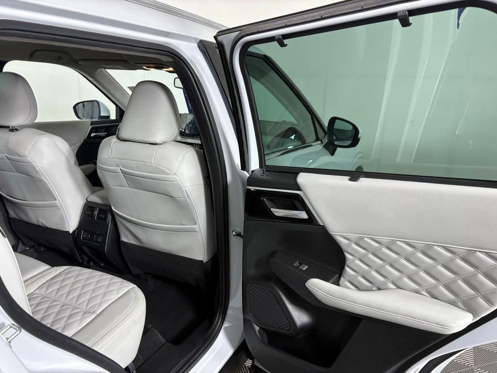 Used 2023 Mitsubishi Outlander SEL FWD image 35
