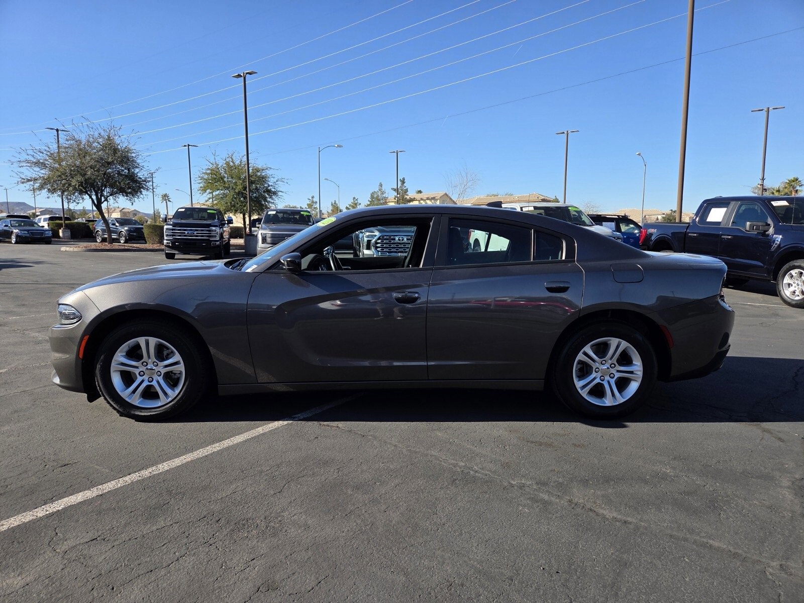 Used 2023 Dodge Charger SXT image 2