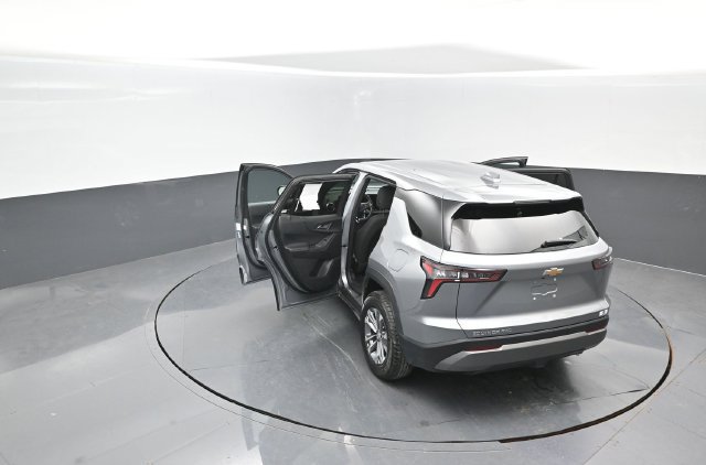Used 2025 Chevrolet Equinox LT AWD/4WD image 25