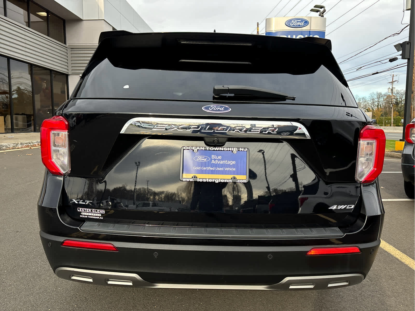 Certified 2022 Ford Explorer XLT w/ Equipment Group 202A image 4