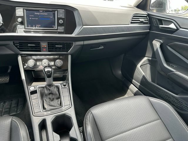 Used 2024 Volkswagen Jetta SE FWD image 13