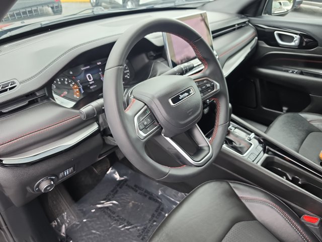 Used 2025 Jeep Compass Trailhawk AWD/4WD image 21